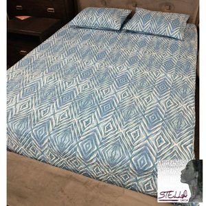 🗑️ REHAB (damaged) Ashley Furniture Graphic Blue Quilt Set
